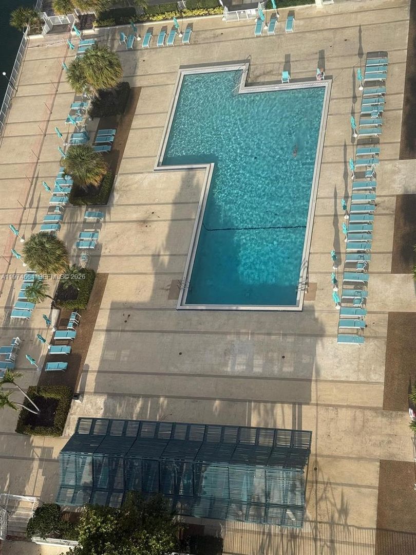 SUNNY ISLES BEACH House: 300 BAYVIEW DR #2106