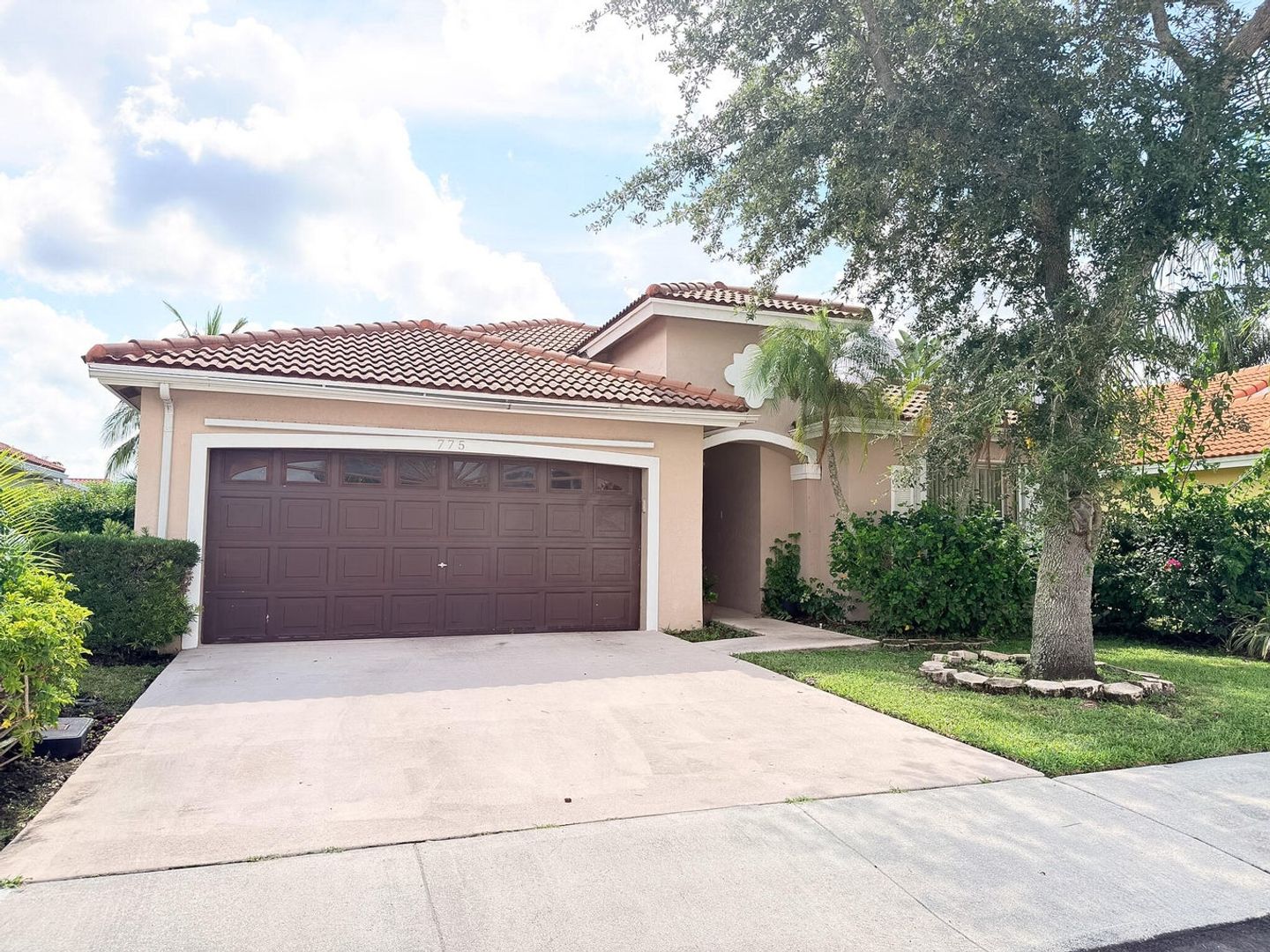 HOLLYWOOD House: 775 NW 165TH AVE #775