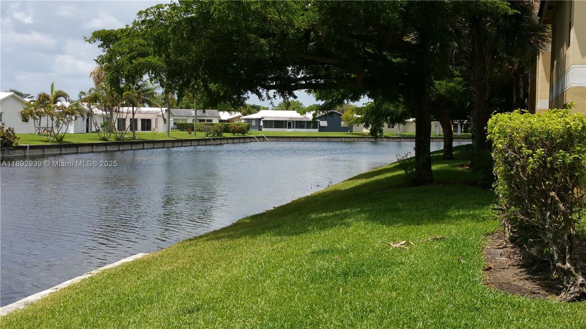 TAMARAC House: 7640 WESTWOOD DR APT #407