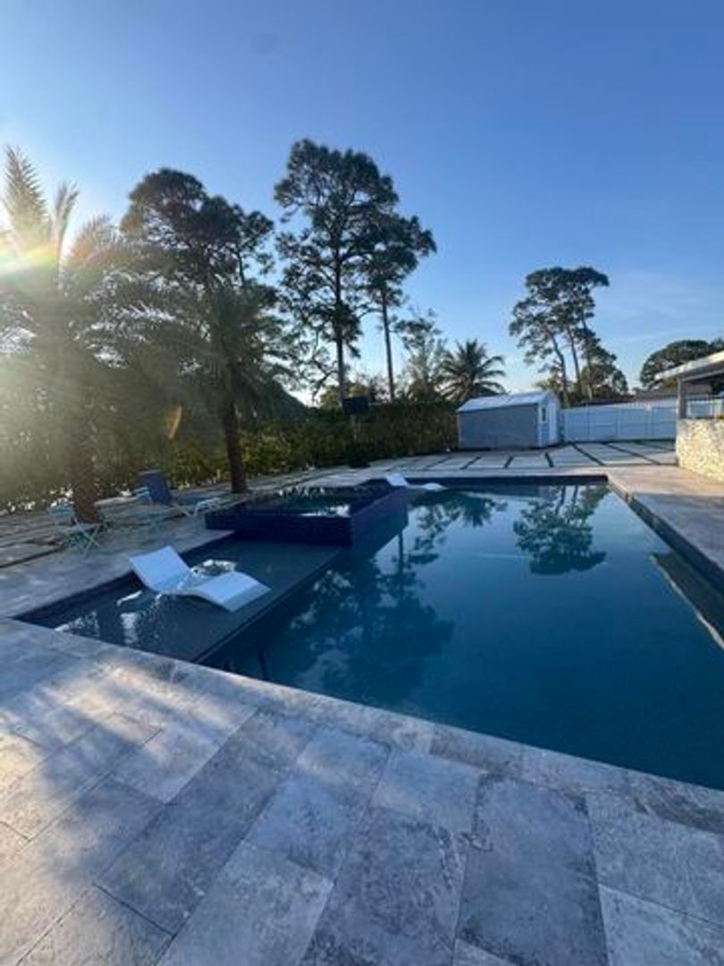 West Palm Beach House: 2591 Rosehaven Road