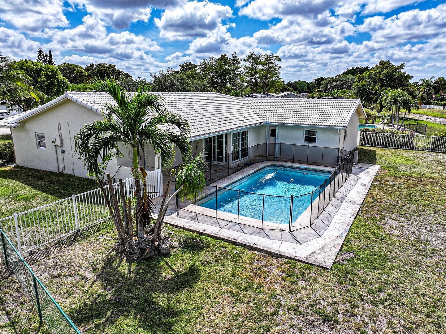 CORAL SPRINGS House: 1329 NW 84TH DR #1329