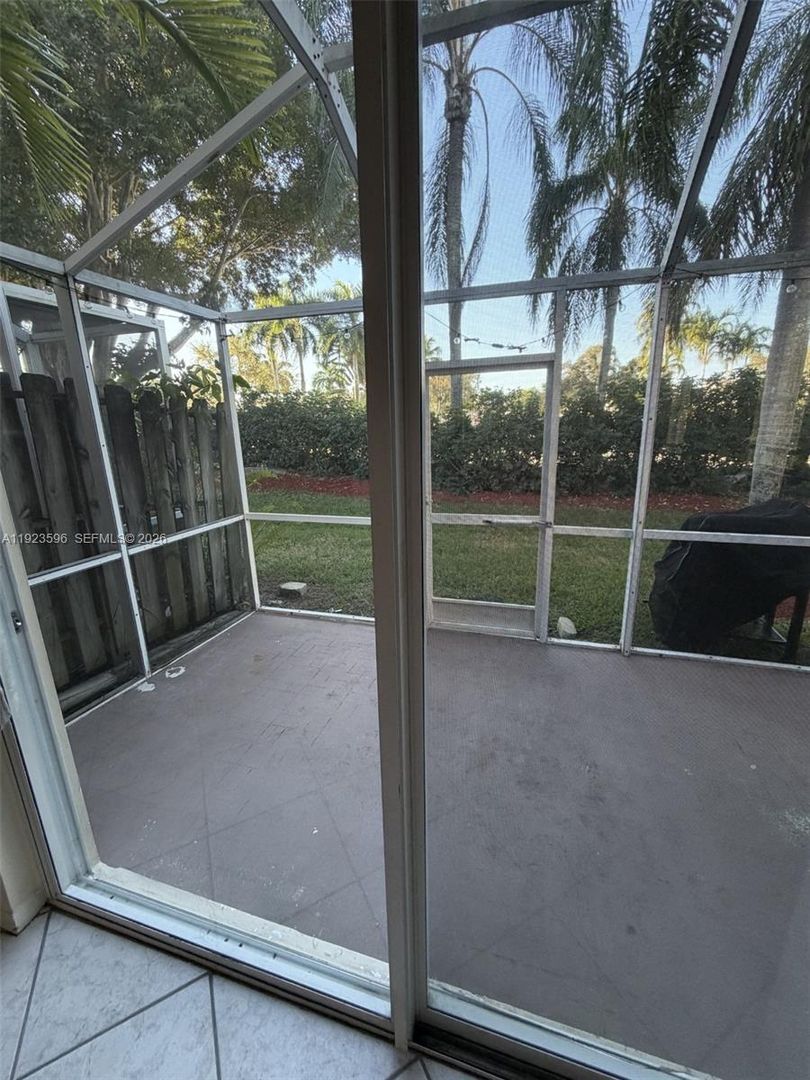 WESTON House: 2070 MADEIRA DR #5