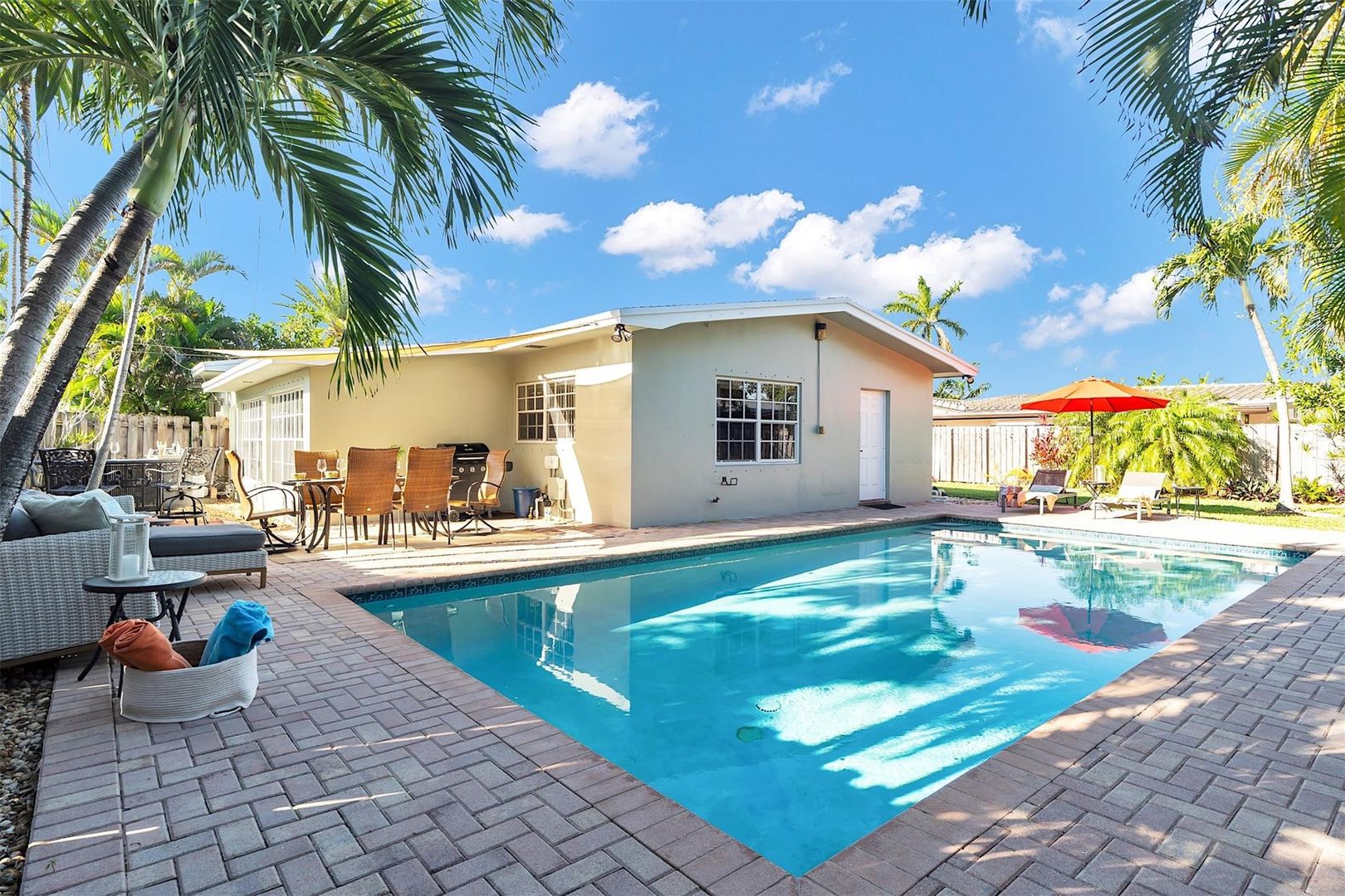 LAUDERDALE BY THE SEA House: 3221 SEAWARD DR
