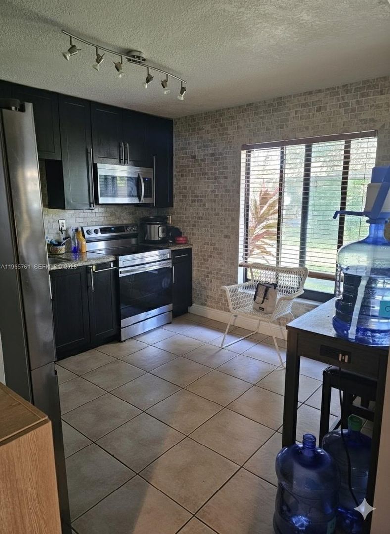 DAVIE House: 7509 SW 26TH CT #5