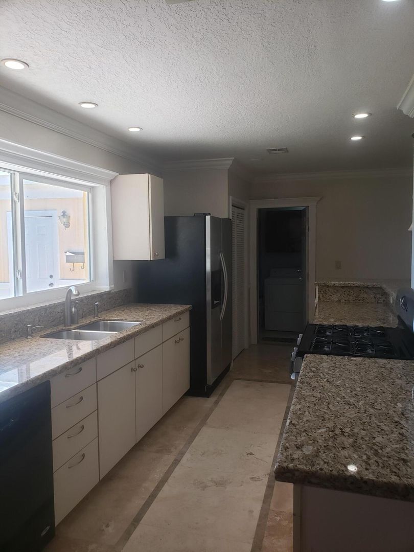 NORTH PALM BEACH House: 812 DOGWOOD RD