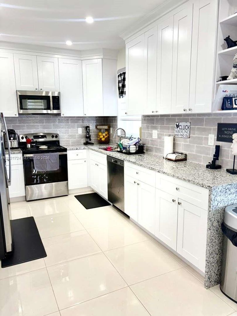 PEMBROKE PINES House: 677 NW 170TH TER #677