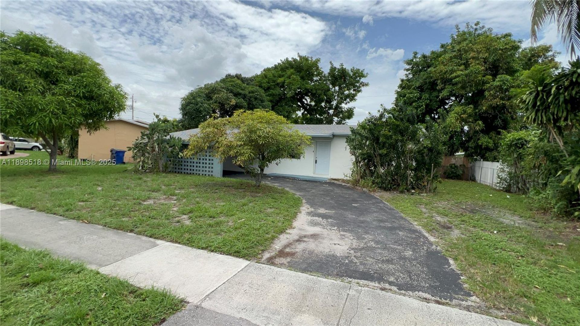 LAUDERDALE LAKES House: 4421 NW 33RD ST