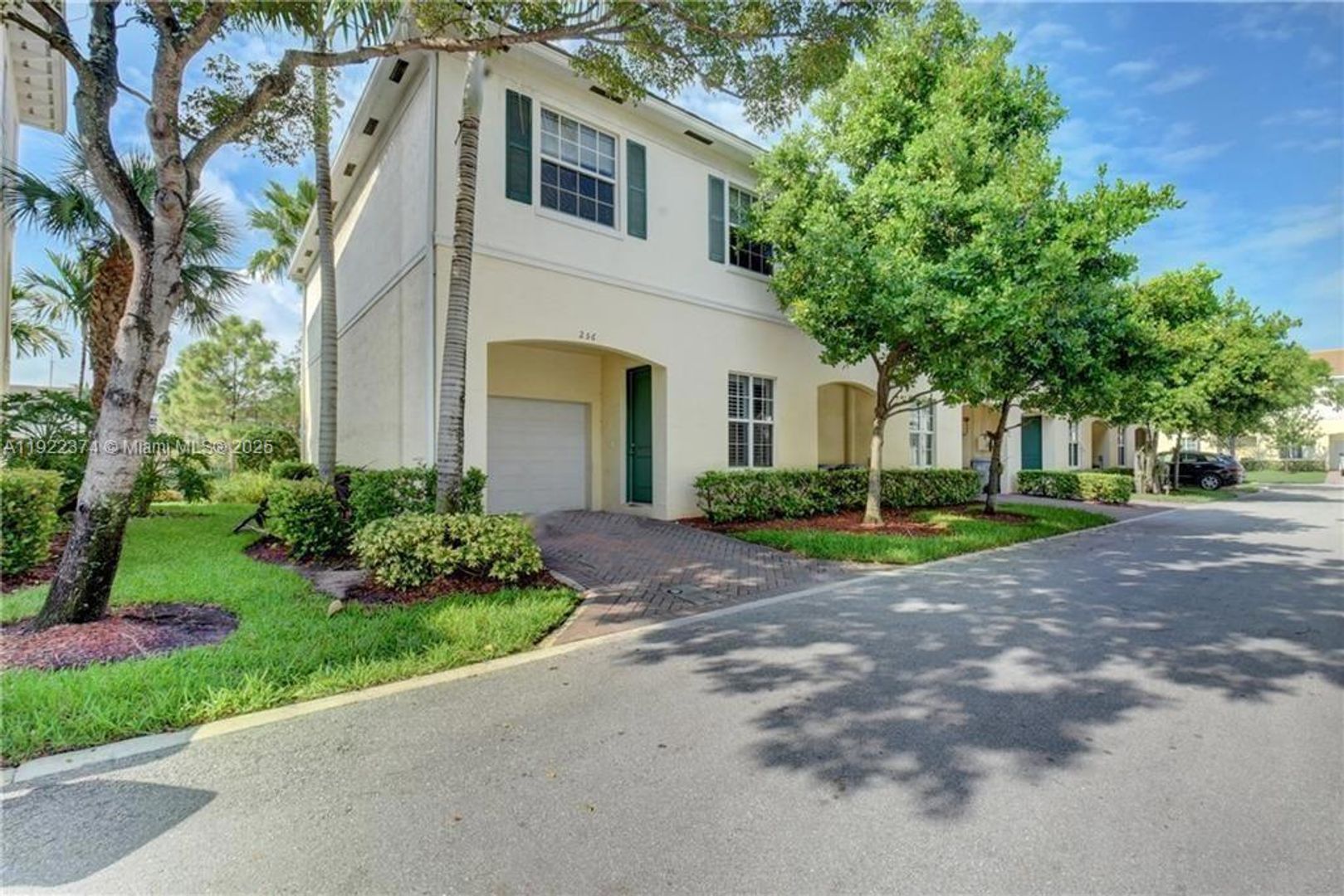 POMPANO BEACH House: 256 SW 6TH CT