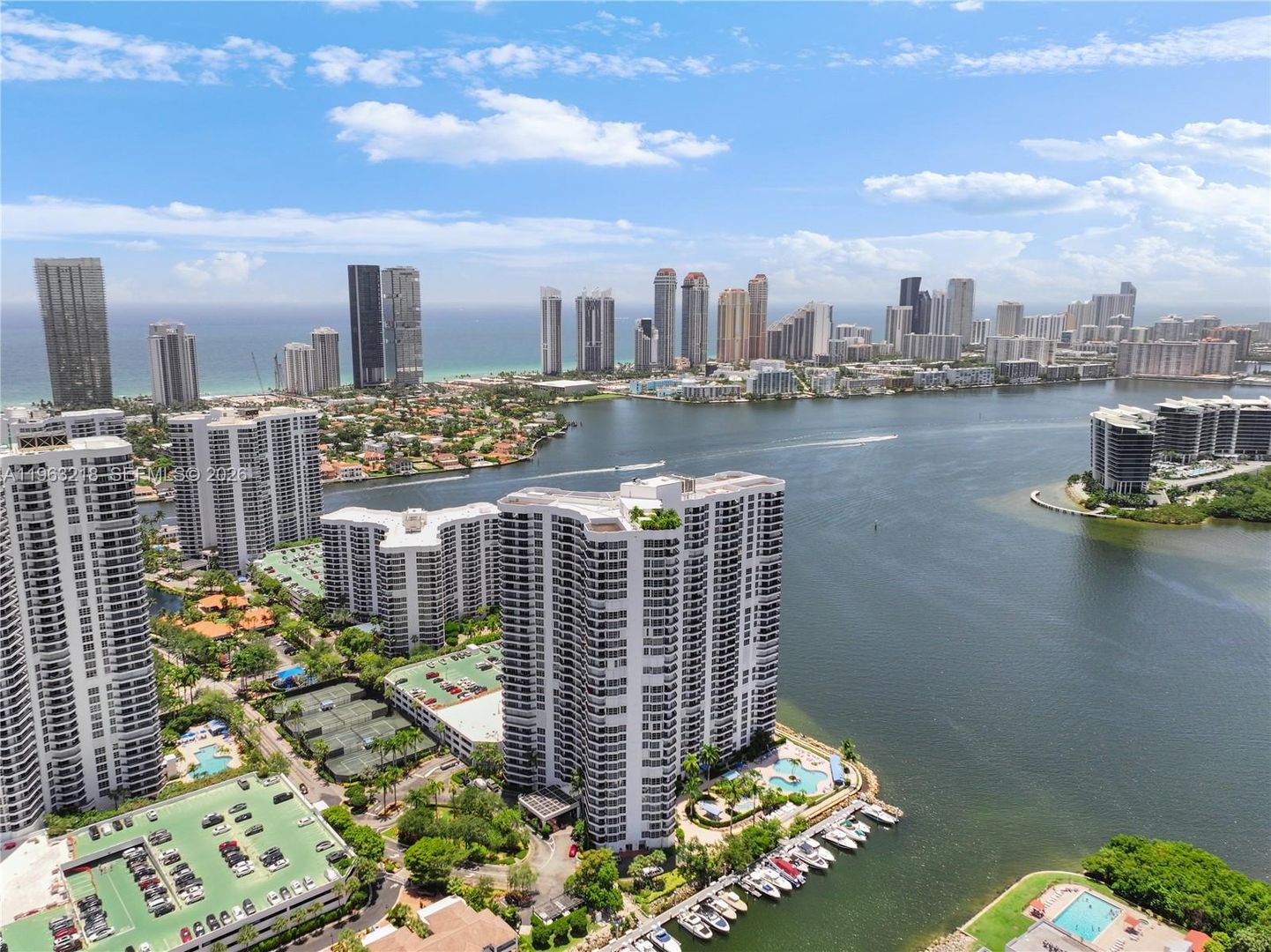 AVENTURA House: 3530 MYSTIC POINTE DR #1406