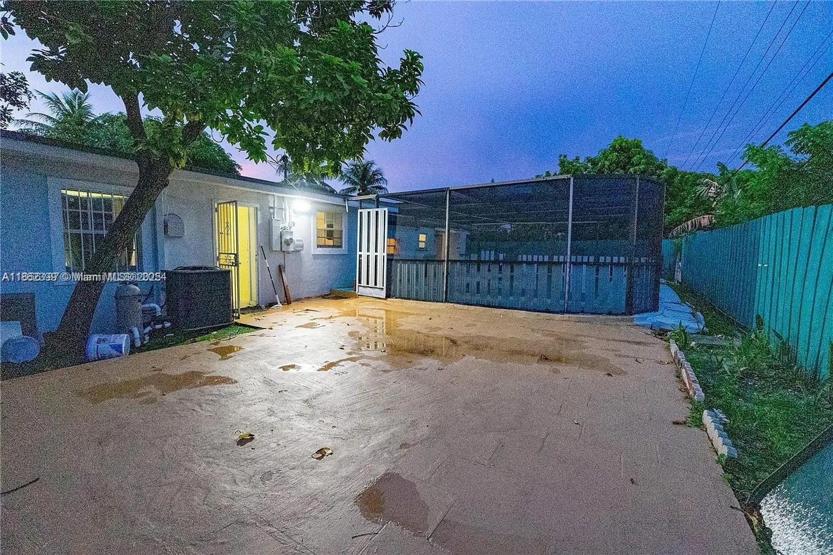 MIAMI GARDENS House: 15735 NW 28TH PL #1