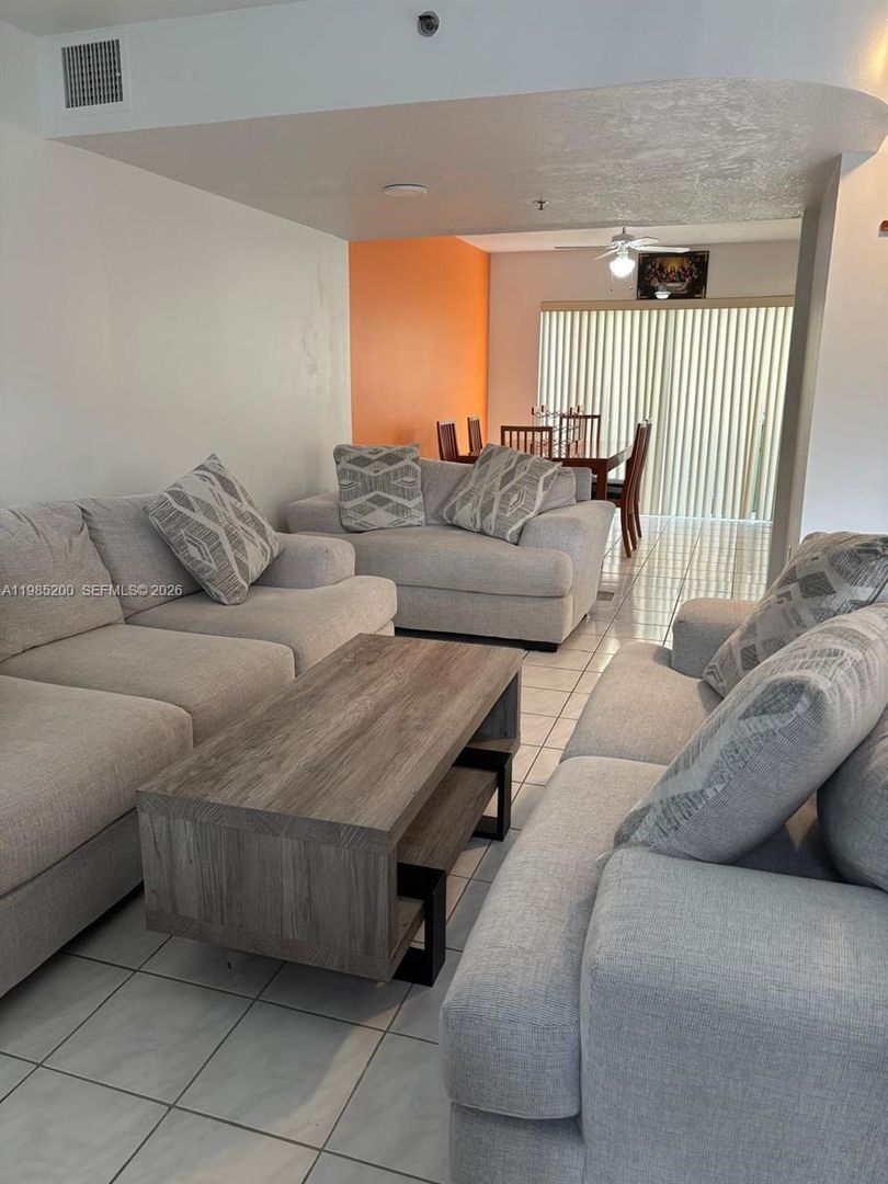 WESTON House: 133 RIVIERA CIR