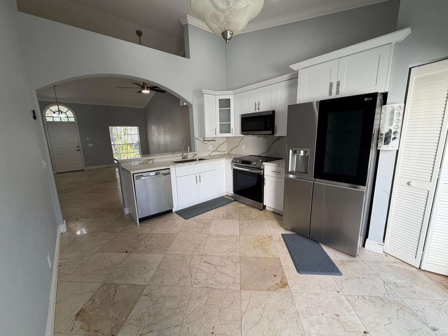 CORAL SPRINGS House: 7657 SANCTUARY DR #7657
