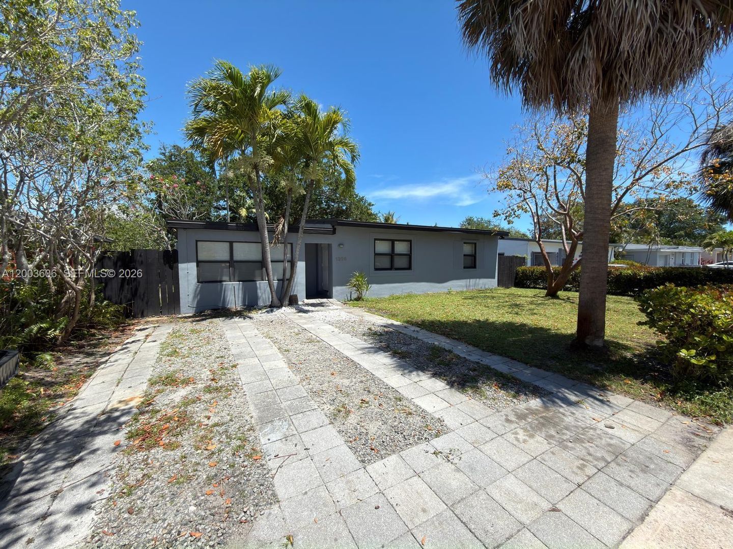 FORT LAUDERDALE House: 1325 NW 11TH CT