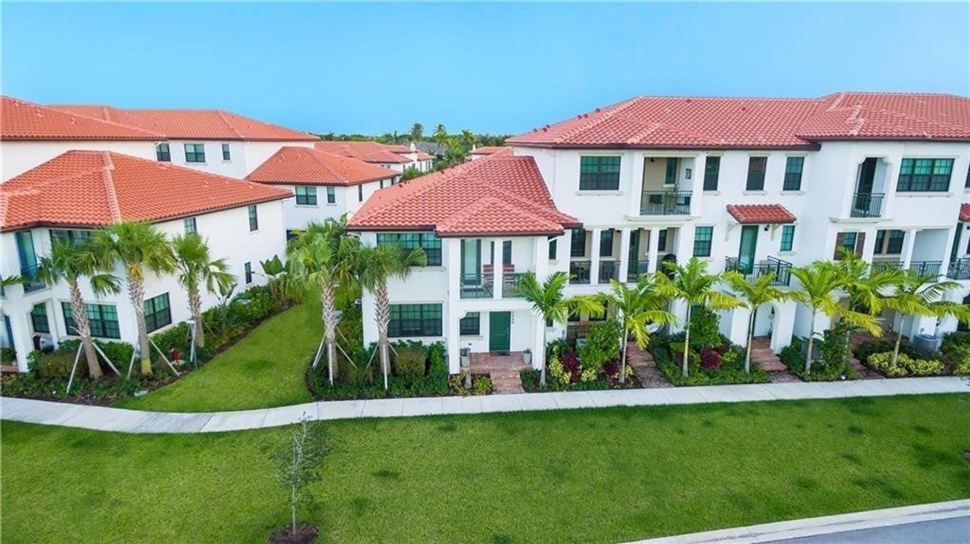 PEMBROKE PINES House: 11736 SW 13TH CT
