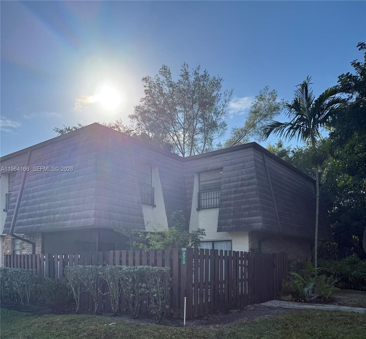 CORAL SPRINGS House: 2515 NW 99TH AVE #2515