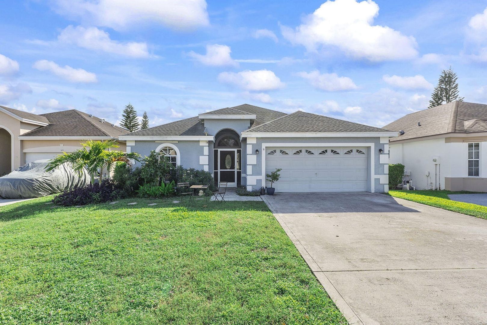 ROYAL PALM BEACH House: 107 MEADOWLANDS DR