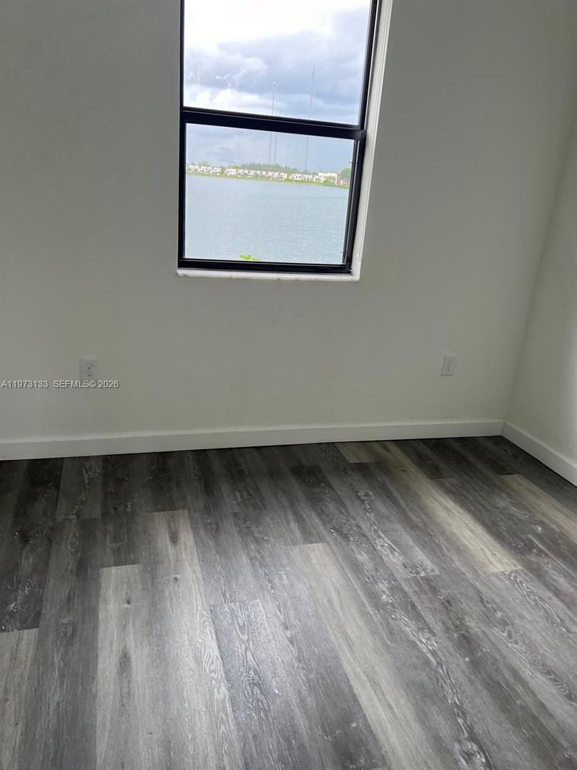 MIAMI House: 20564 NE 5TH PL #20564