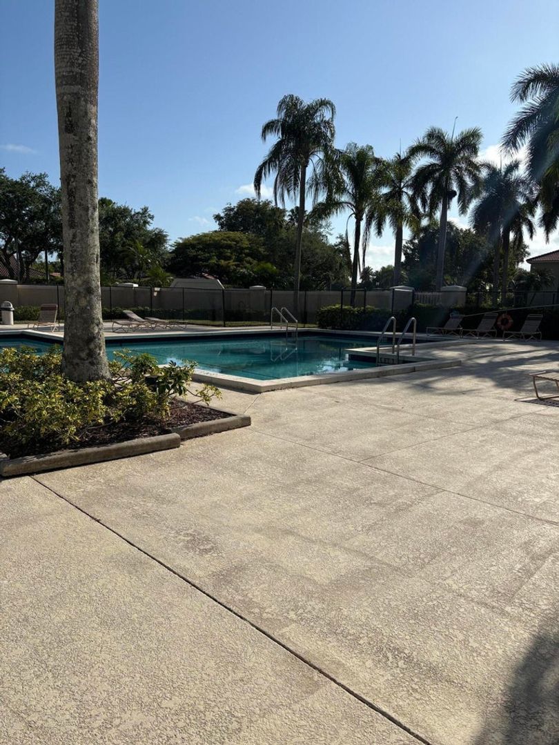 BOCA RATON House: 10749 CYPRESS LAKE TER