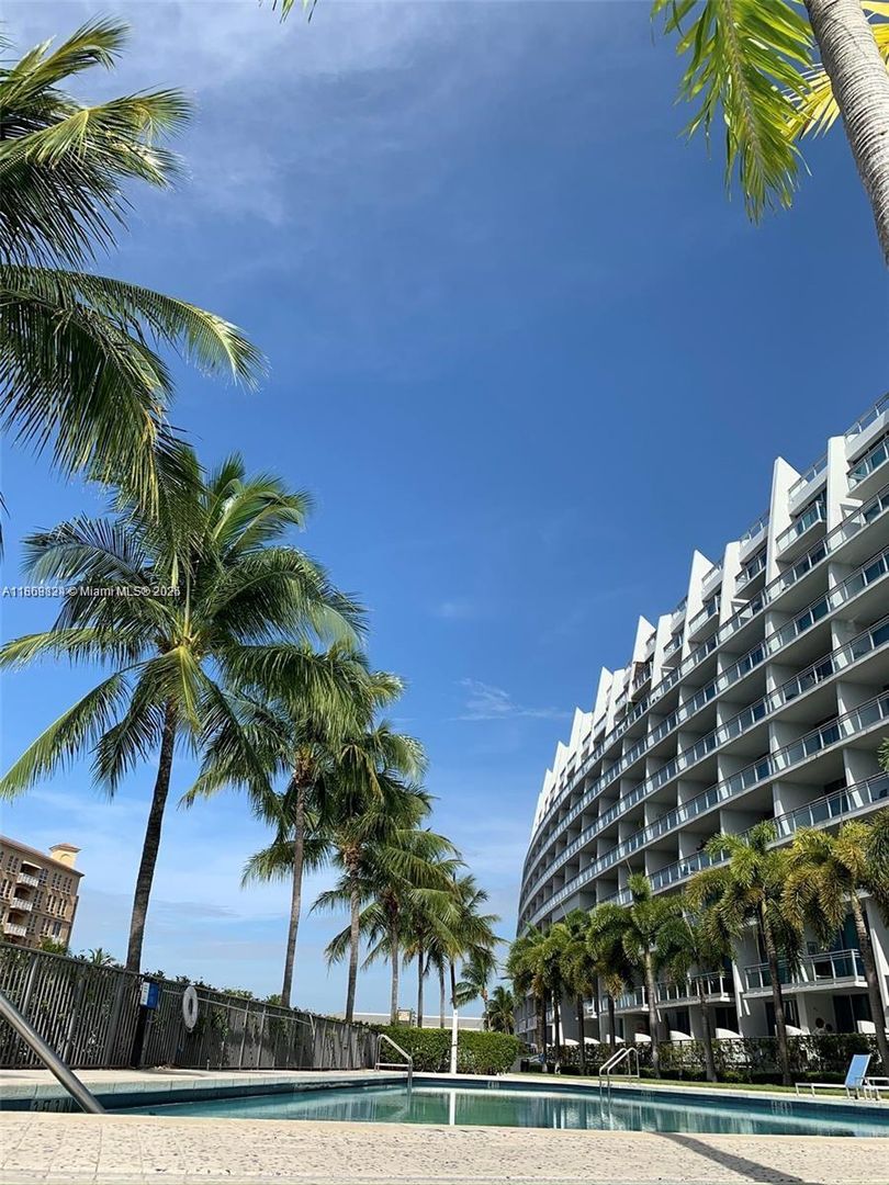 AVENTURA House: 2950 NE 188TH ST APT 543