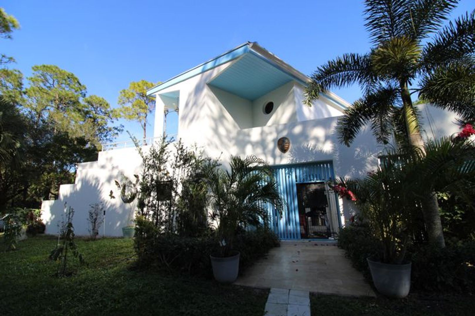 Wellington House: 930 Rambling Drive Circle