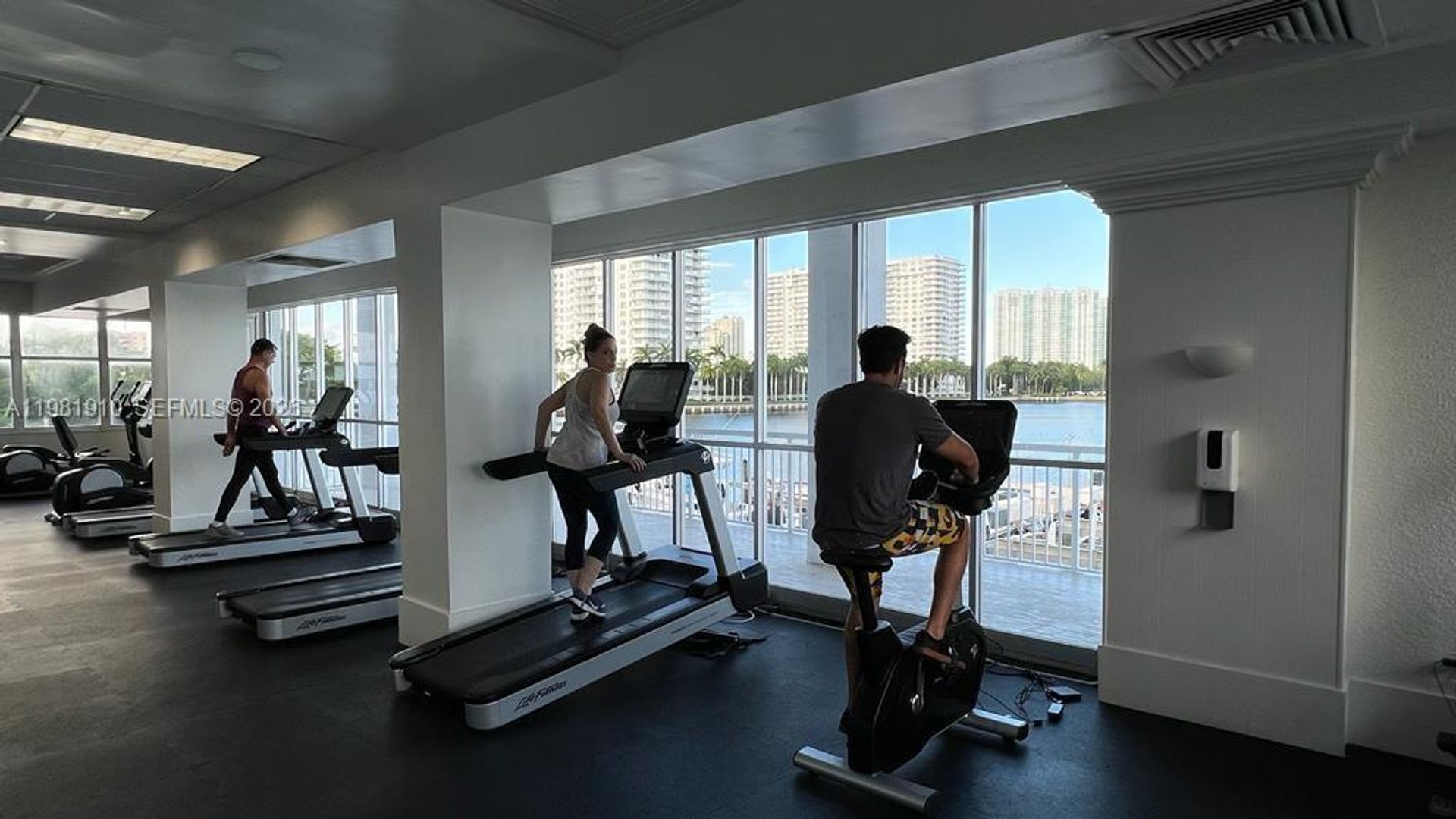 AVENTURA House: 18061 BISCAYNE BLVD #1404