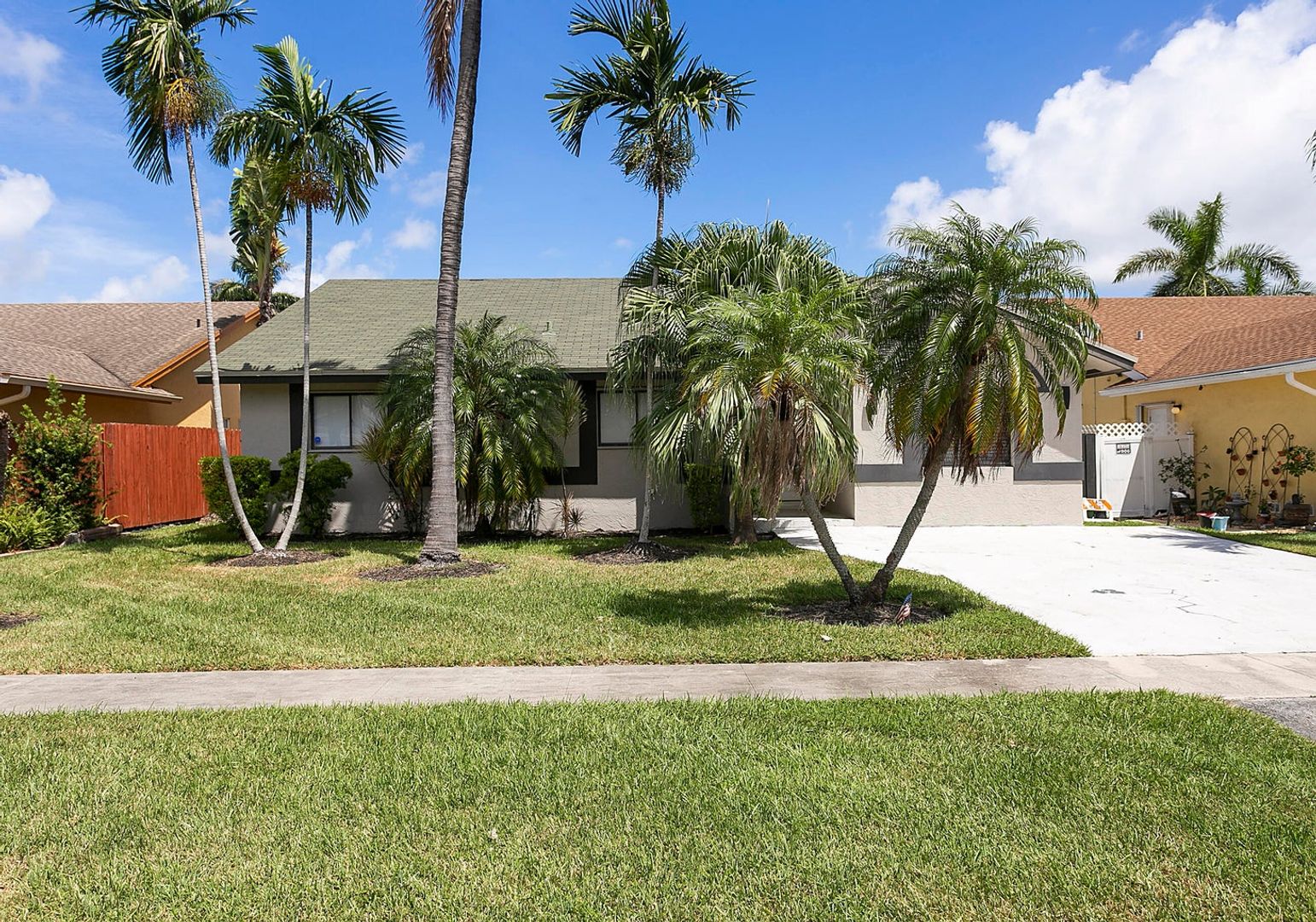 DANIA House: 231 SE 8TH ST