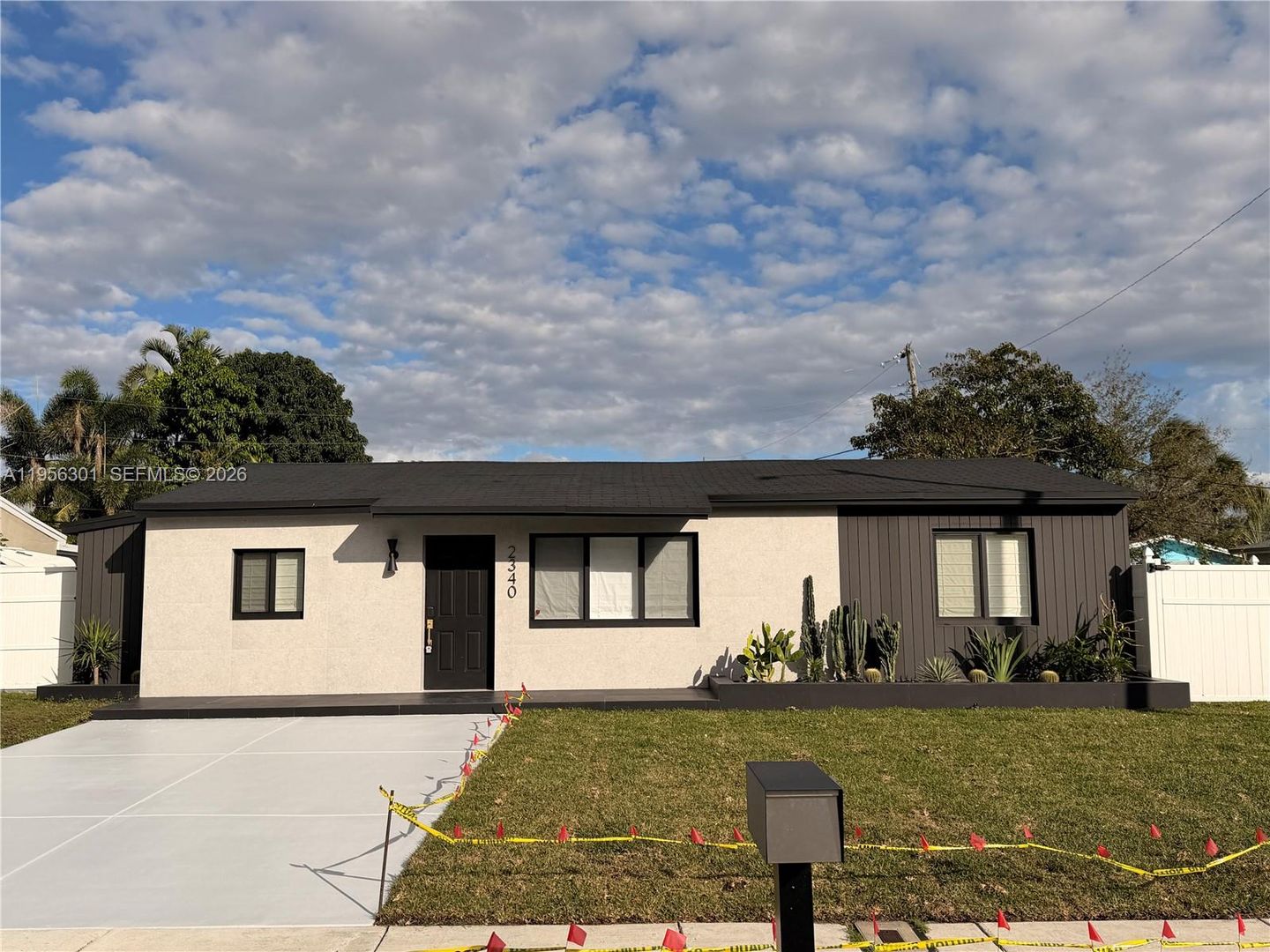 FORT LAUDERDALE House: 2340 SW 42ND WAY #2340