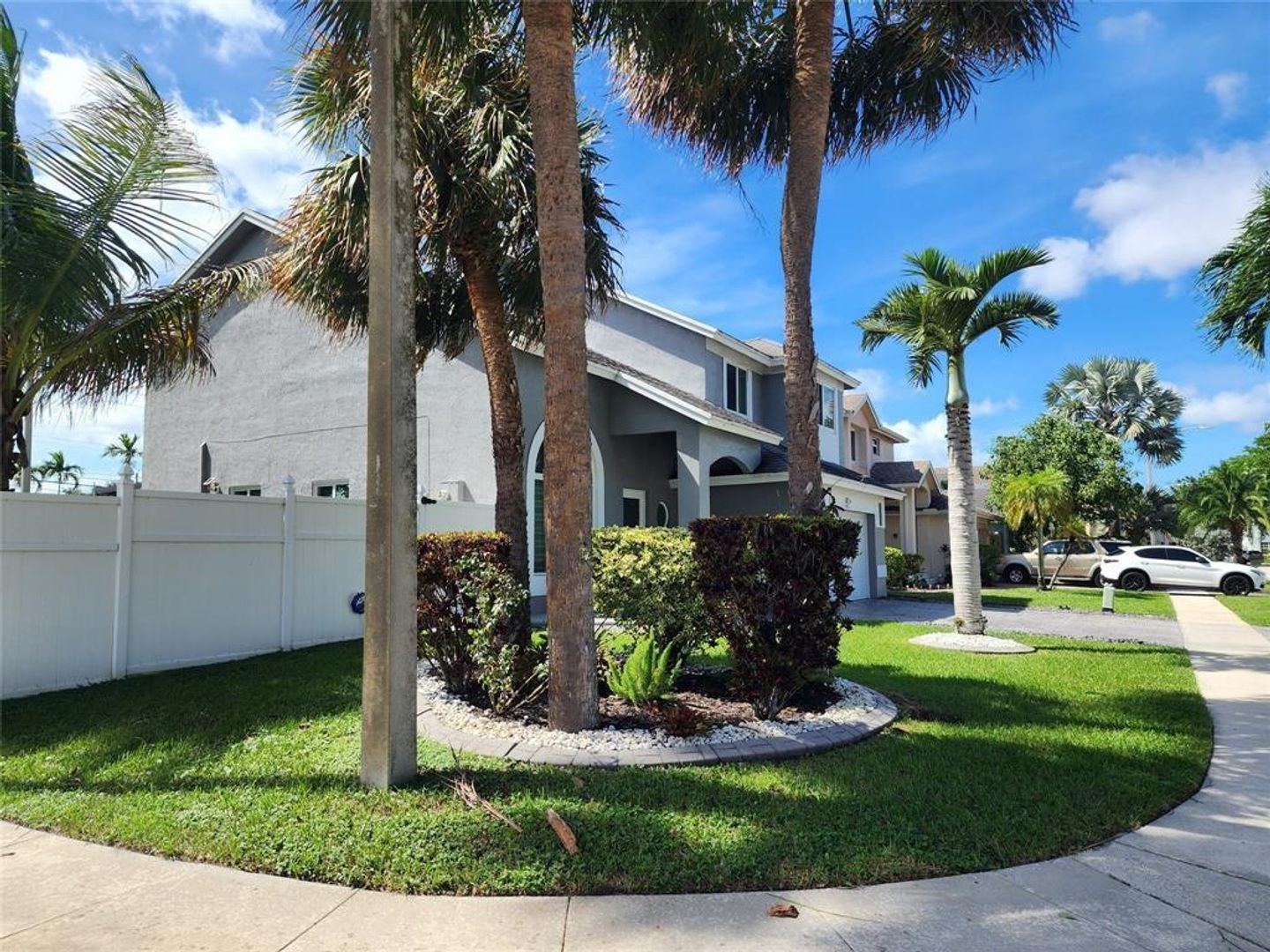 PEMBROKE PINES House: 9700 SW 16TH CT