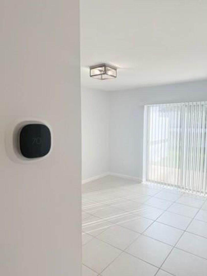 SUNRISE House: 2400 NW 98TH LN