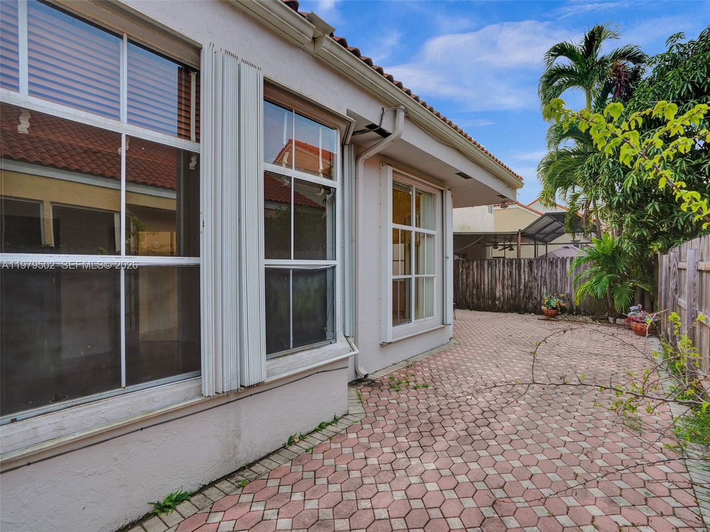 HOLLYWOOD House: 3745 PICCADILLY ST