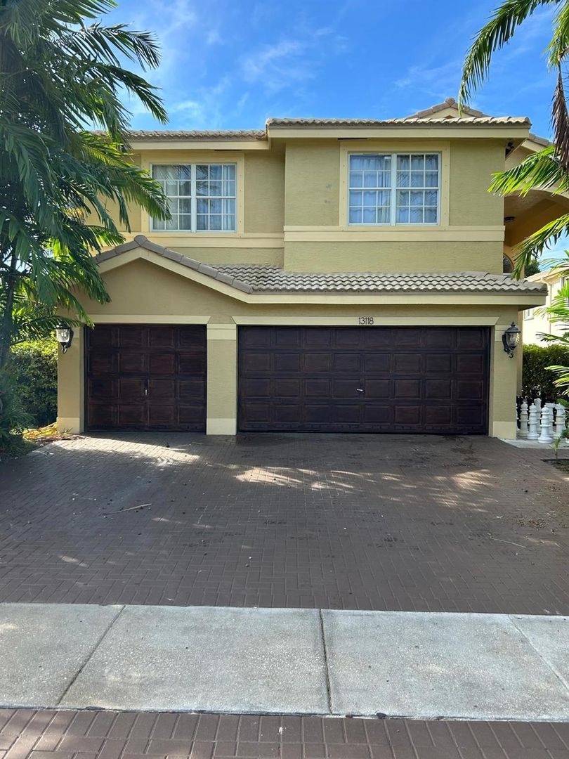 MIRAMAR House: 13118 SW 45TH DR