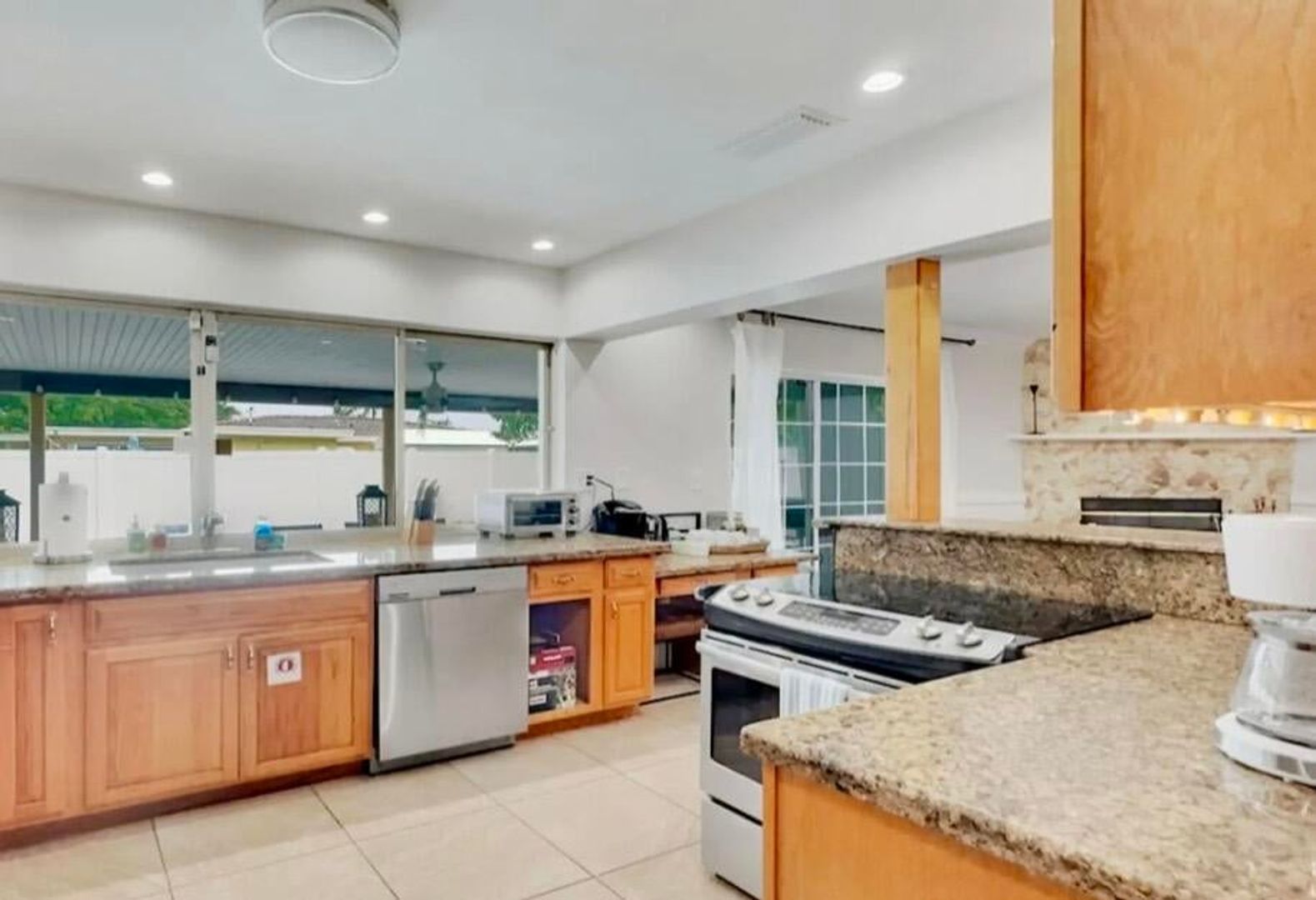 FORT LAUDERDALE House: 5940 NE 22ND #5940