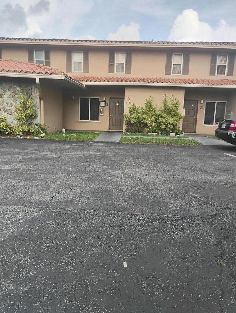CORAL SPRINGS House: 4116 RIVERSIDE DR # 1-3