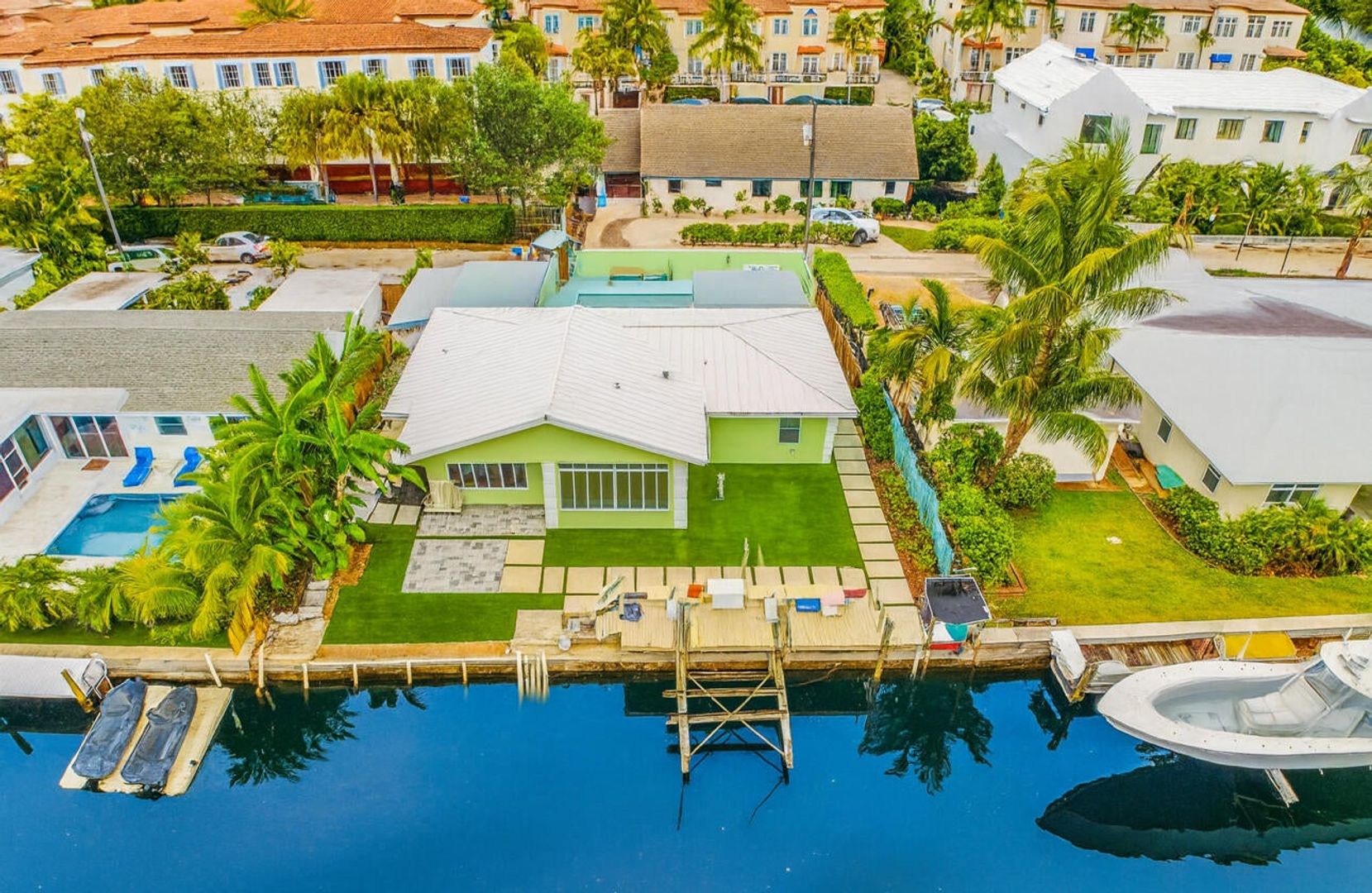DELRAY BEACH House: 810 BAMBOO LN