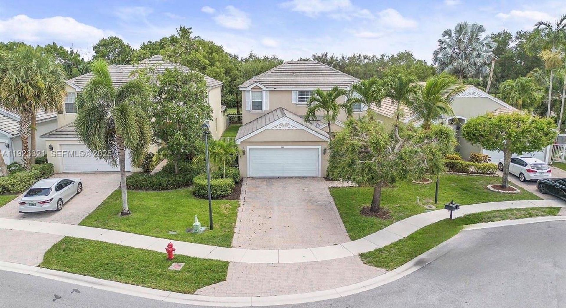 ROYAL PALM BEACH House: 168 CANTERBURY PL