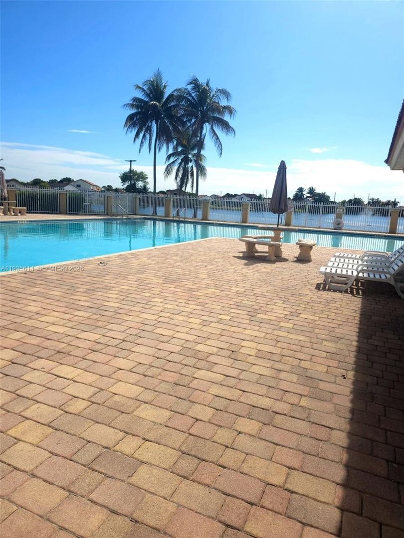 MIAMI GARDENS House: 5571 NW 188TH ST