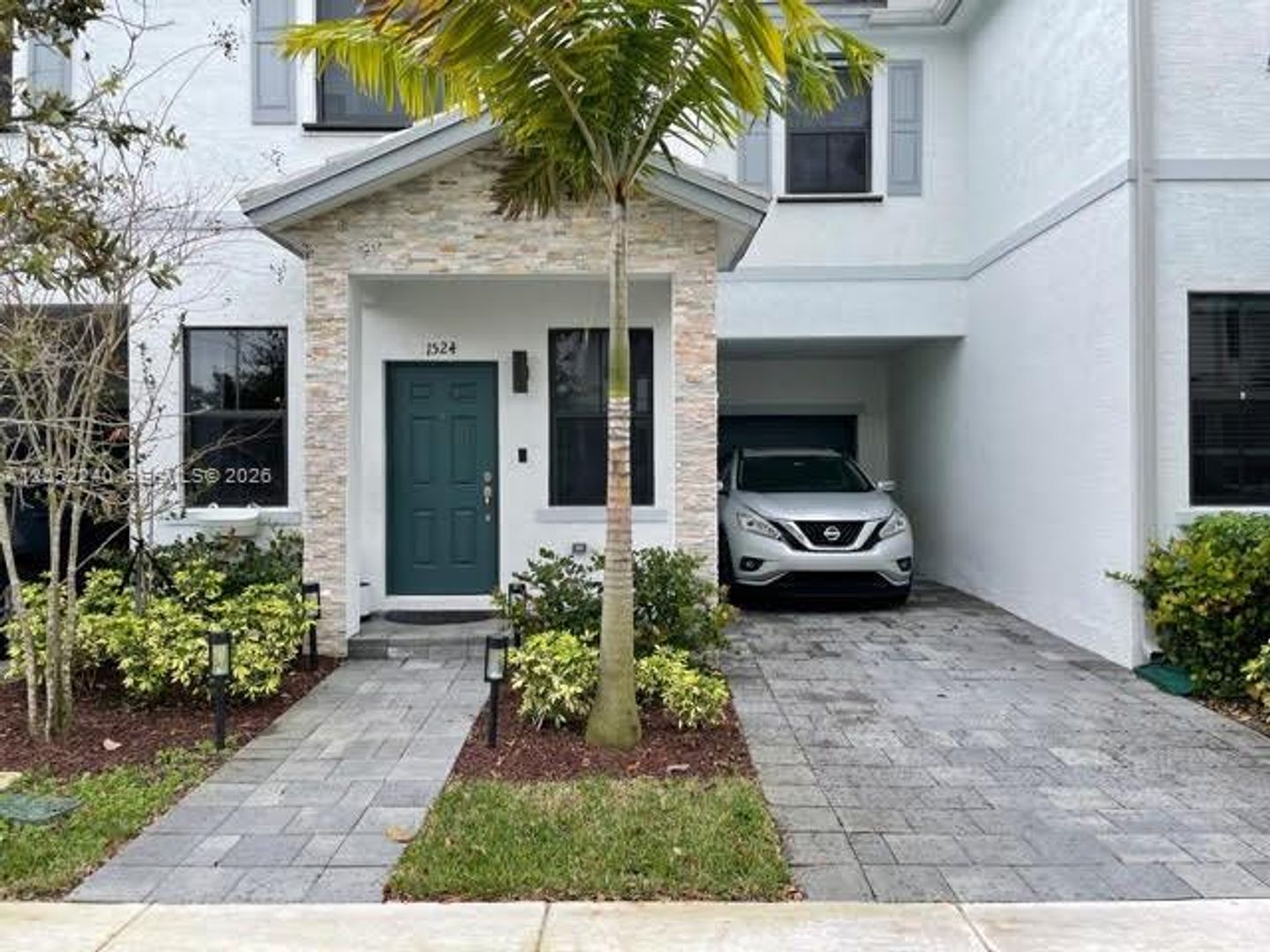 FORT LAUDERDALE House: 1524 SW 28TH ST