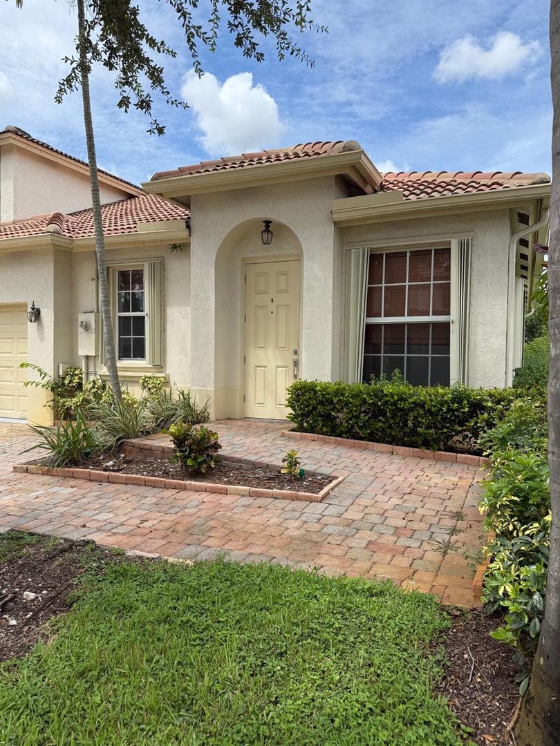 PEMBROKE PINES House: 1720 NW 78TH WAY 1720