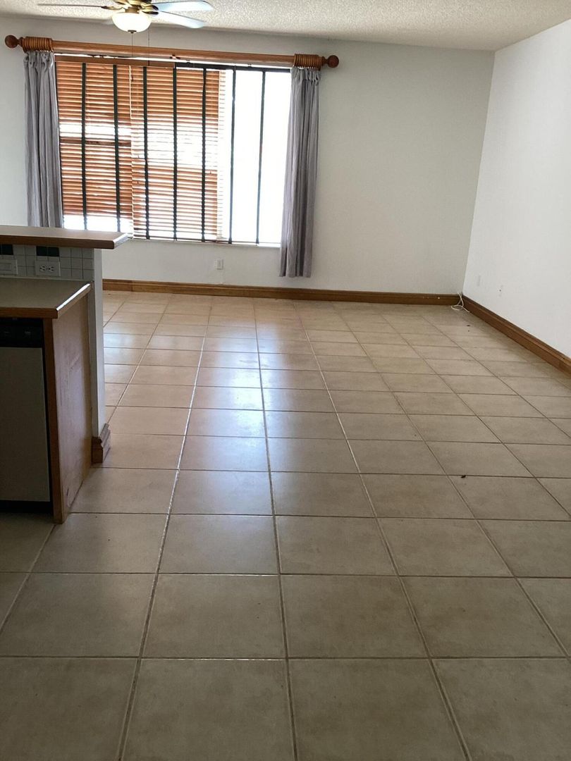PEMBROKE PINES House: 19440 SW 2ND ST #19440