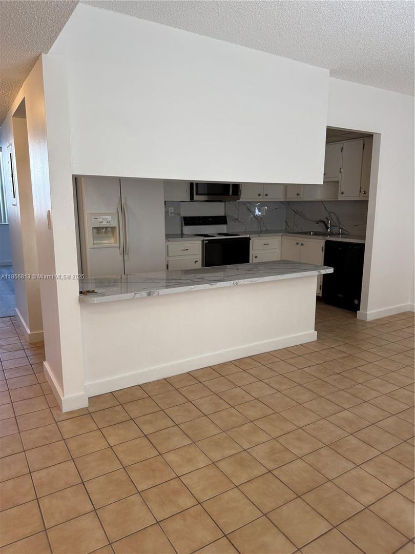 AVENTURA House: 20441 NE 30TH AVE # 112-9