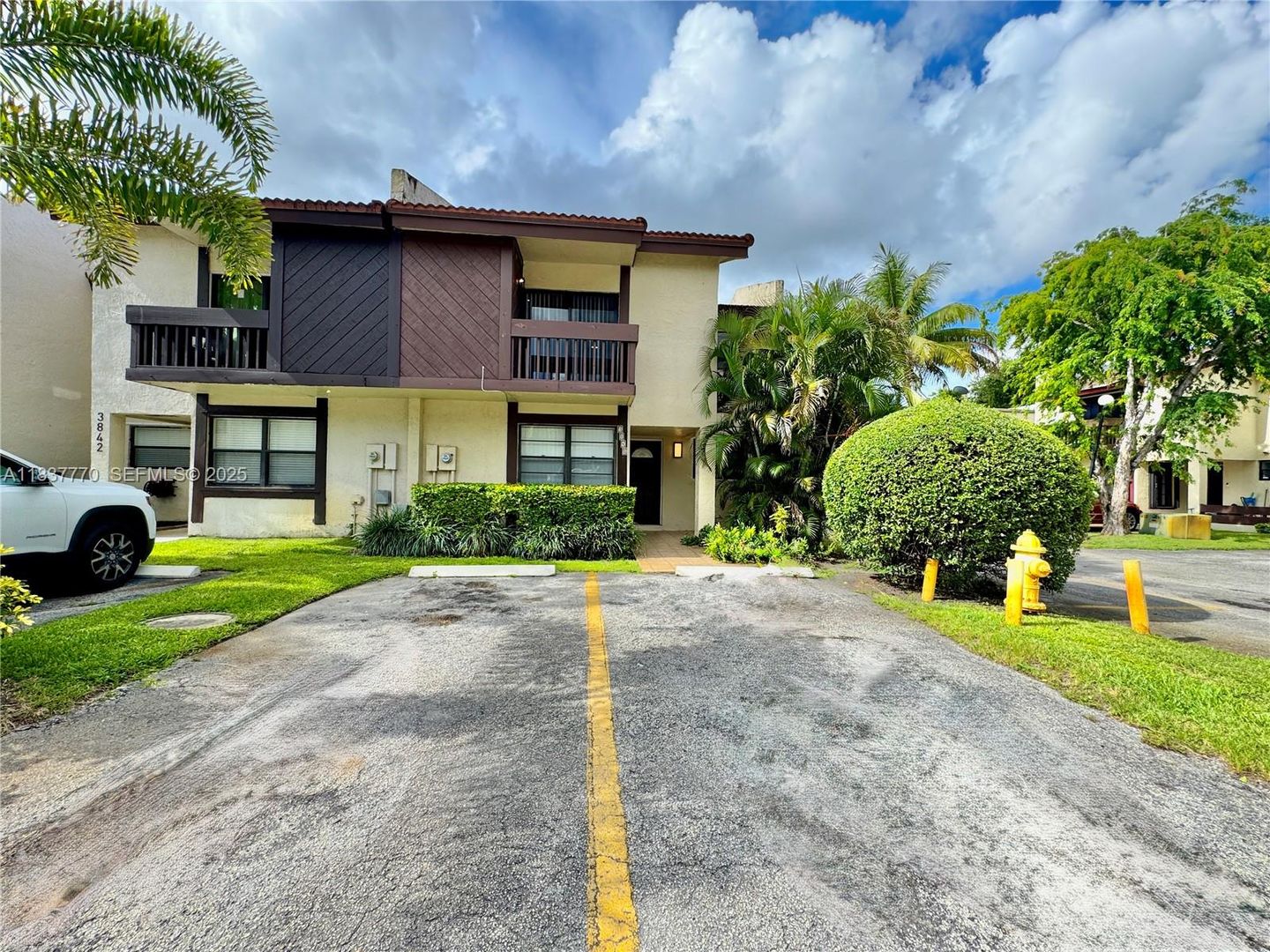 PEMBROKE PARK House: 3840 SW 52ND AVE