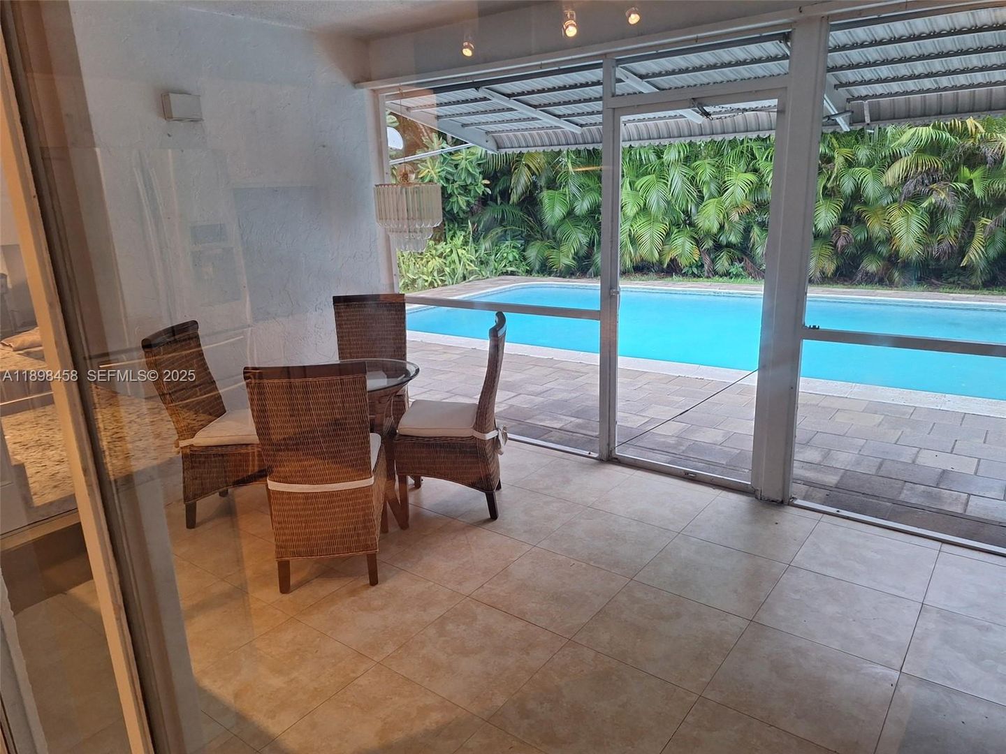 OAKLAND PARK House: 1575 NE 38TH ST #1575