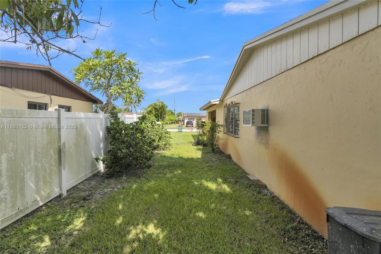 MIAMI GARDENS House: 2860 NW 184TH ST