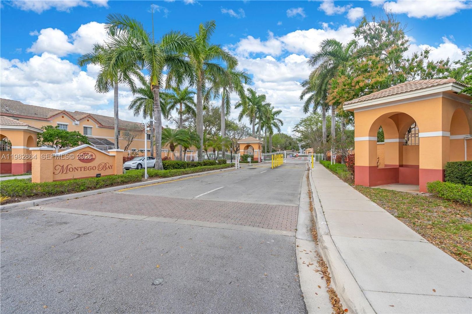MIRAMAR House: 2400 SW 87TH WAY