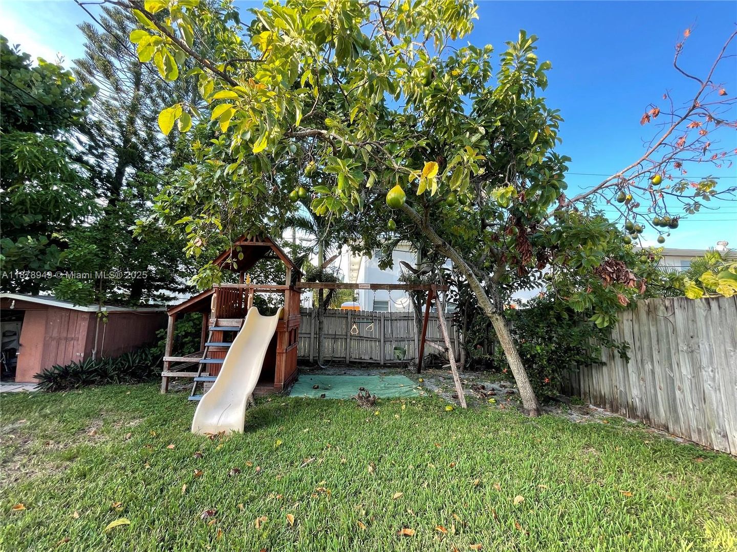HALLANDALE BEACH House: 1107 NE 8TH ST