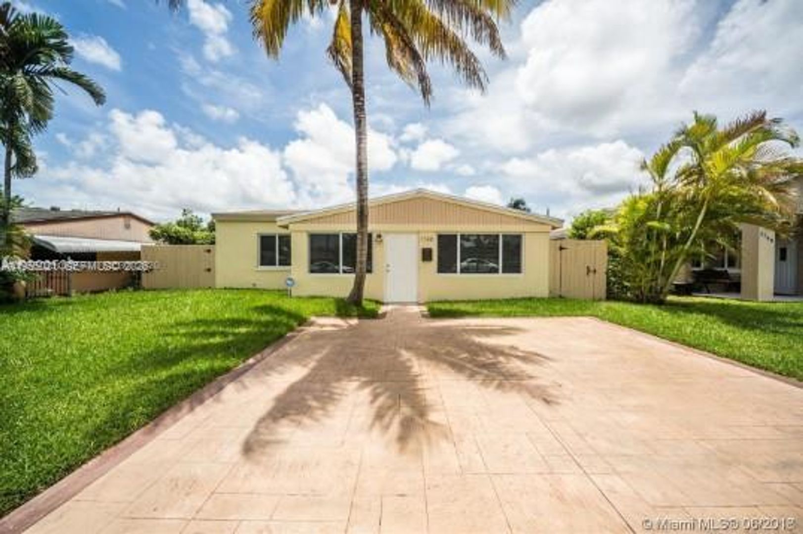 NORTH MIAMI BEACH House: 1748 NE 180TH ST #0