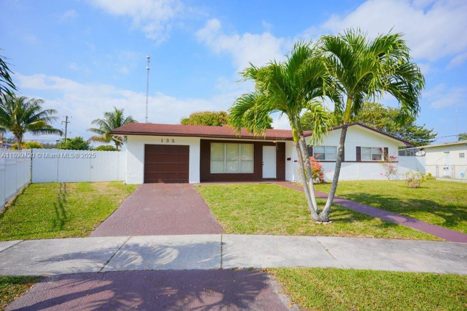 MIAMI GARDENS House: 135 NW 208TH ST