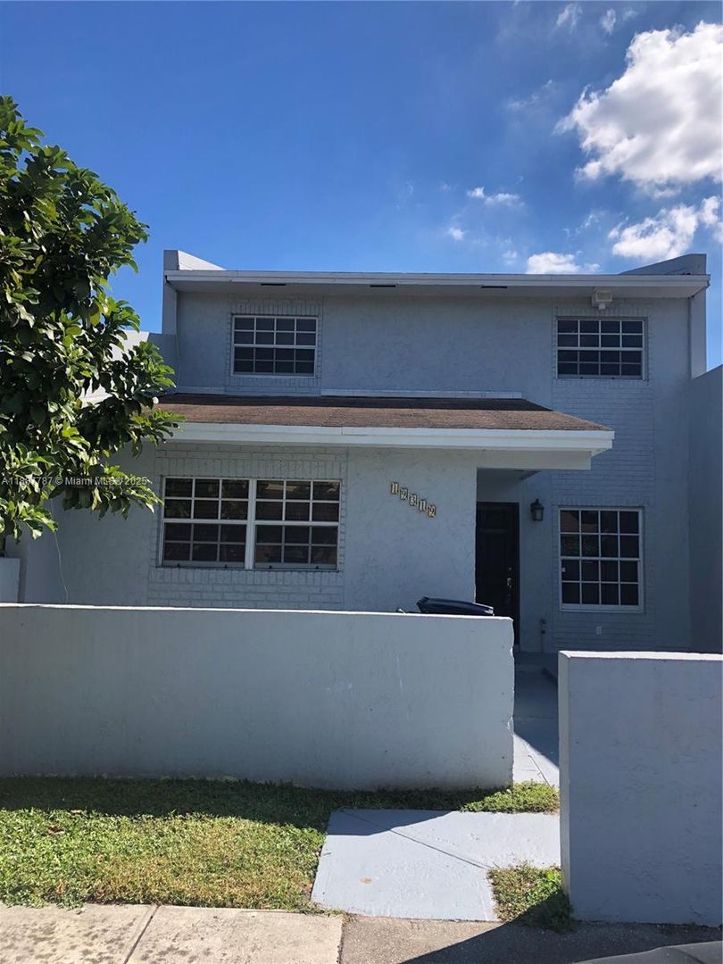 MIAMI GARDENS House: 19319 NW 54TH CT
