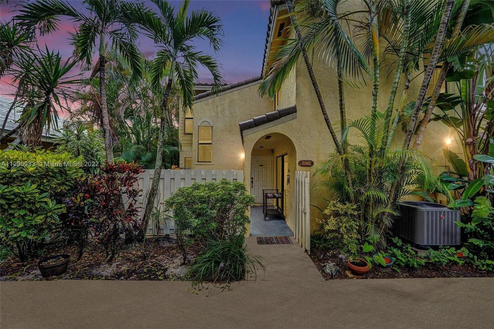 Boca Raton House: 22322 Pineapple Walk Drive