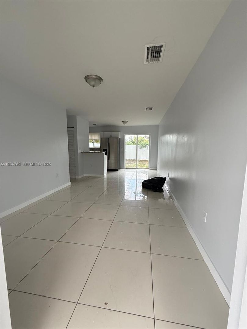 MIAMI House: 2121 NW 72ND ST